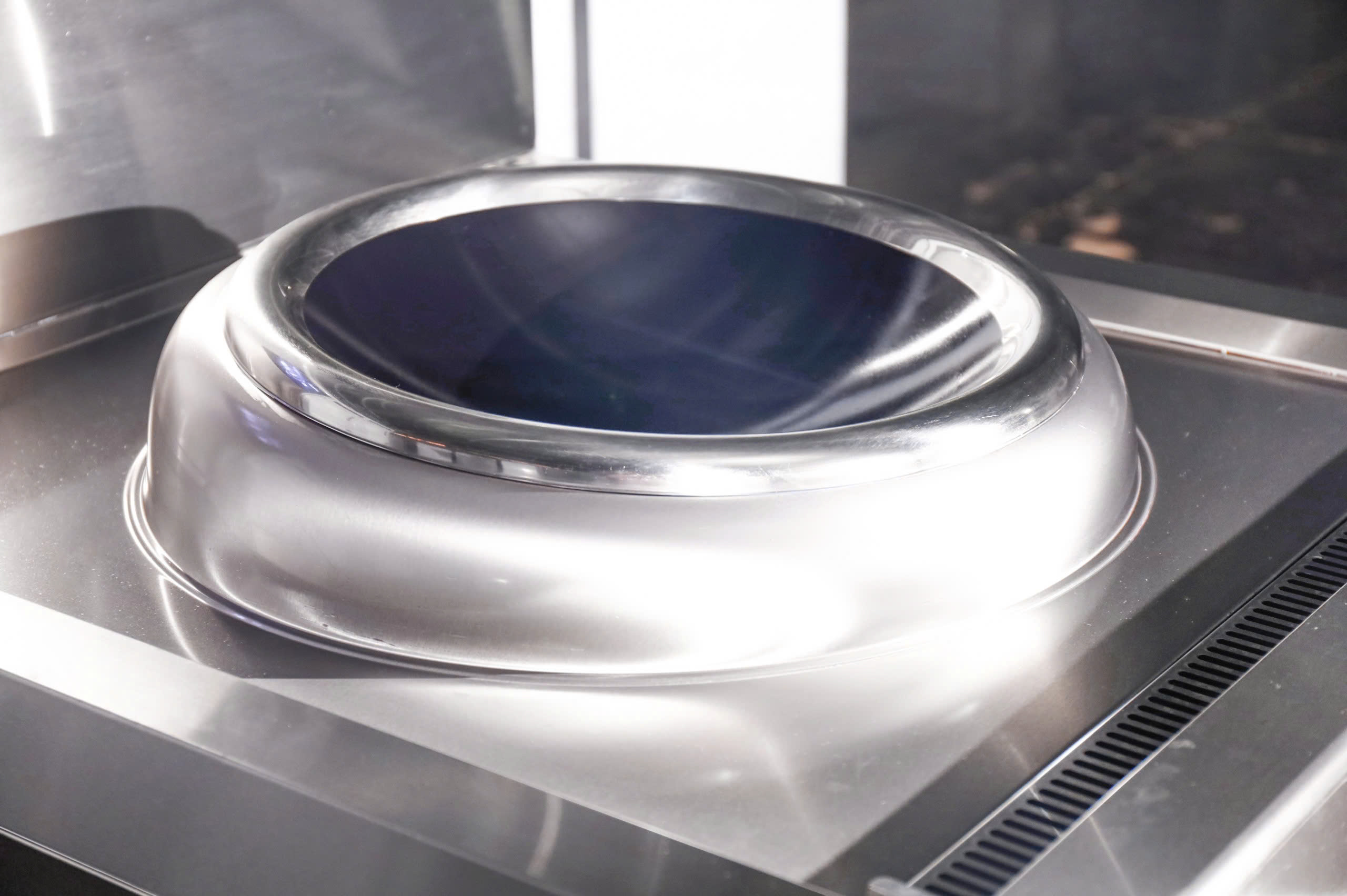 Ảnh 4 của Bếp từ công nghiệp đơn 12KW mặt lõm